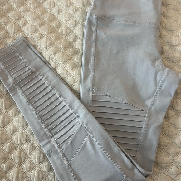 ALO Yoga Pants - ALO Yoga Light Gray Ribbed Leggings